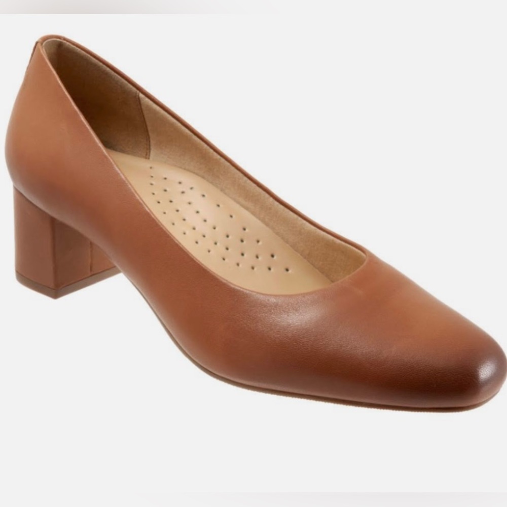 New In Box Women's Trotters Daria Luggage Shoe Pump Brown Size 9W